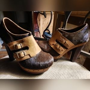 UGG Australia 'Illana' Bootie Size 9